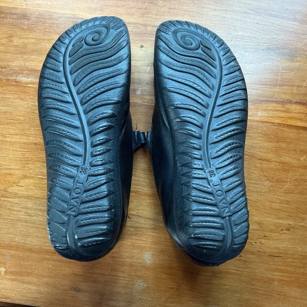 Naot Mary Jane Black Leather Flats, Size 38 (7-7.5) - Picture 3 of 5